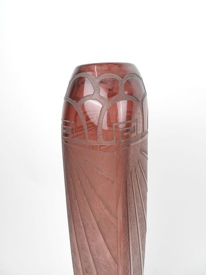SCHNEIDER.
Large vase made of pink-tinted...
