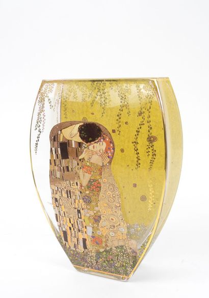 GOEBEL Artis Orbis.
Decorated glass vase...