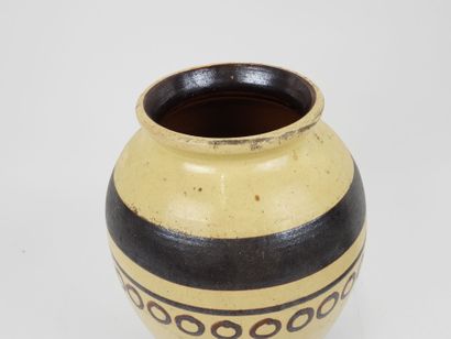 PRIMAVERA.
Vase en terre cuite à décor de...
