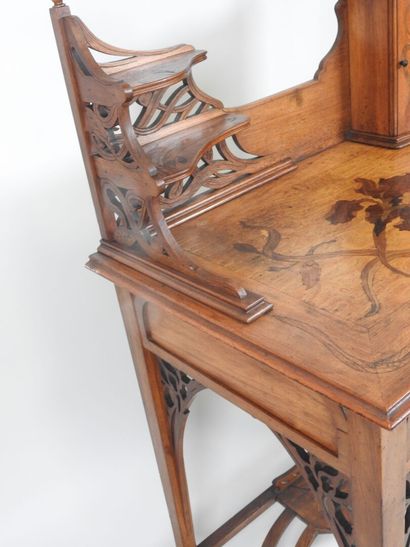 Bureau en bois et marqueterie de bois exotique,...