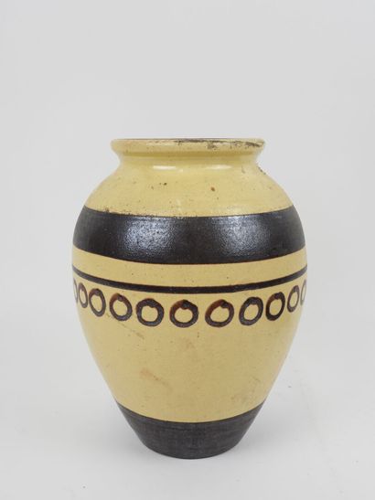 PRIMAVERA.
Vase en terre cuite à décor de...