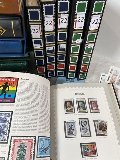 Vrac : Important lot de timbres de France...