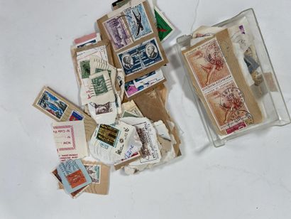 Timbres + Cartes : Deux albums de timbres...