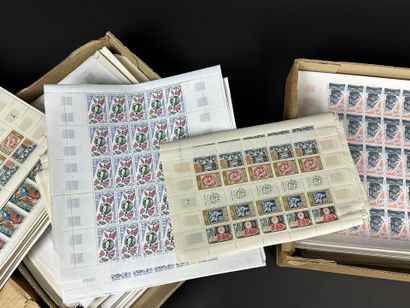 Faciale : Ensemble de timbres à petite valeur...