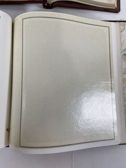 Timbres + Cartes : Deux albums de timbres...