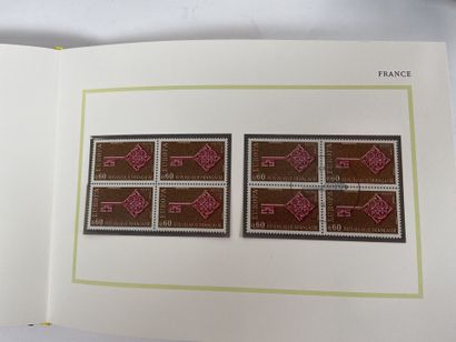 Vrac : Ensemble de timbres en vrac dont albums...