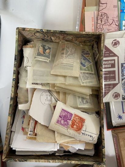 Vrac : Important vrac de timbres comprenant...