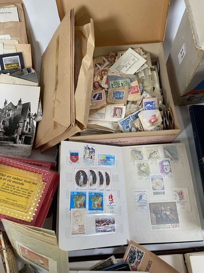 Vrac : Important vrac de timbres comprenant...
