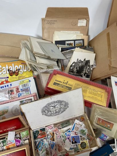 Vrac : Important vrac de timbres comprenant...