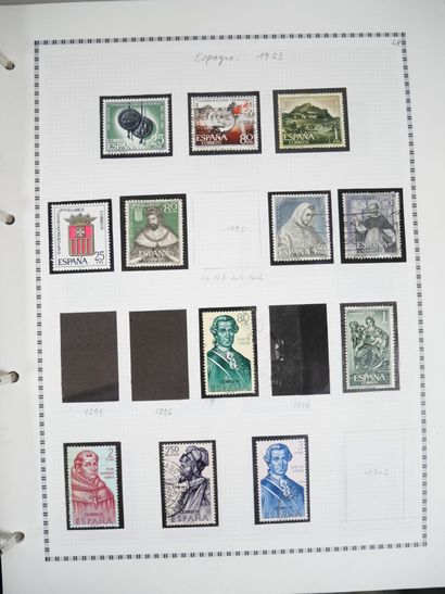 20 Classeurs. **/*/O. Europe : Timbres de...