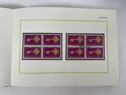 Vrac : Ensemble de timbres en vrac dont albums...