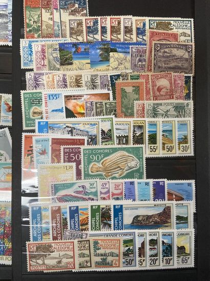 Monde : Timbres du Monde neufs et oblitérés...