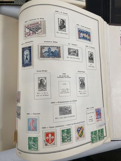 Monde : Timbres du Monde dont France Classique,...