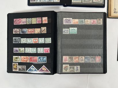 Vrac : Timbres du Monde obl. . 4 Albums....
