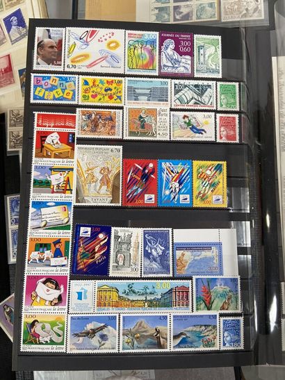 Faciale : Ensemble de timbres des années...