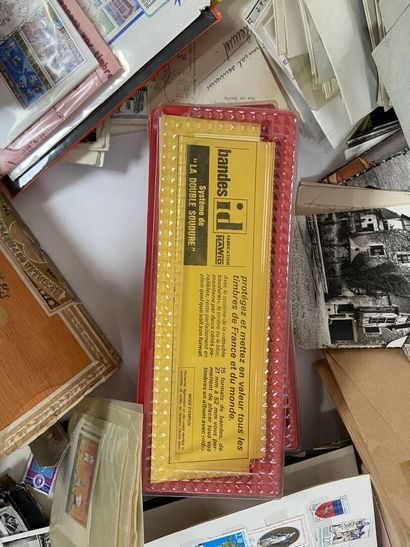 Vrac : Important vrac de timbres comprenant...
