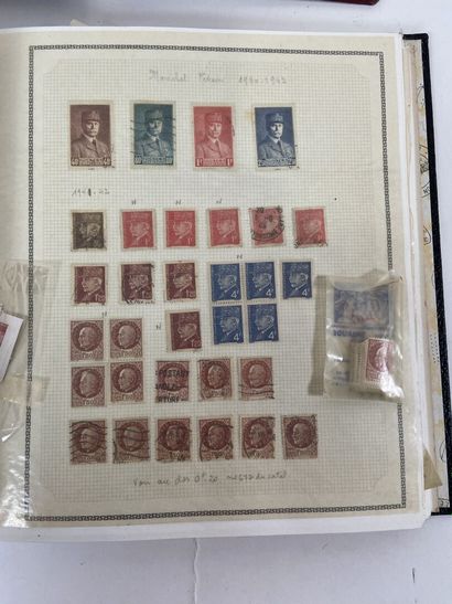 Timbres + Cartes : Deux albums de timbres...