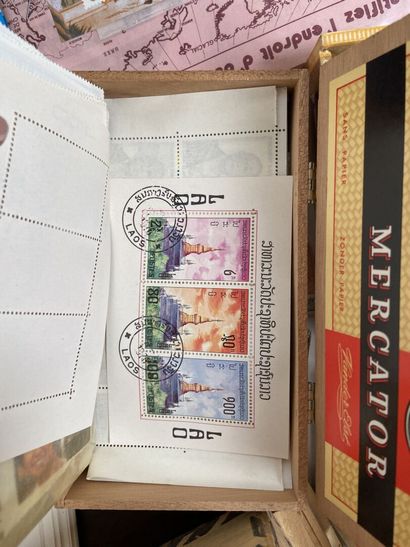 Vrac : Important vrac de timbres comprenant...