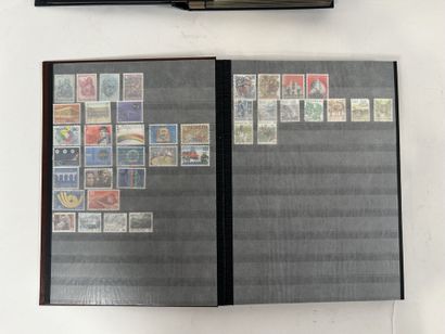 Monde : Timbres du monde en vrac obl. Dans...