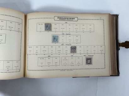 Maury : Albums Maury contenant des timbres...