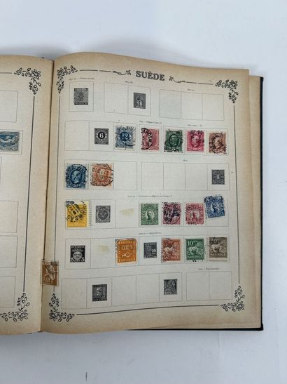 Vrac : Timbres du Monde obl. . 4 Albums....