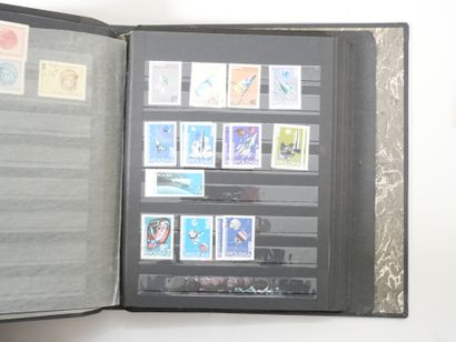 Timbres du Monde dont Colonies françaises,...
