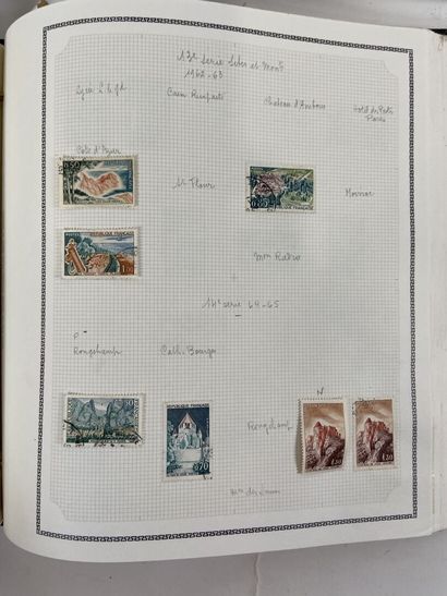 Timbres + Cartes : Deux albums de timbres...