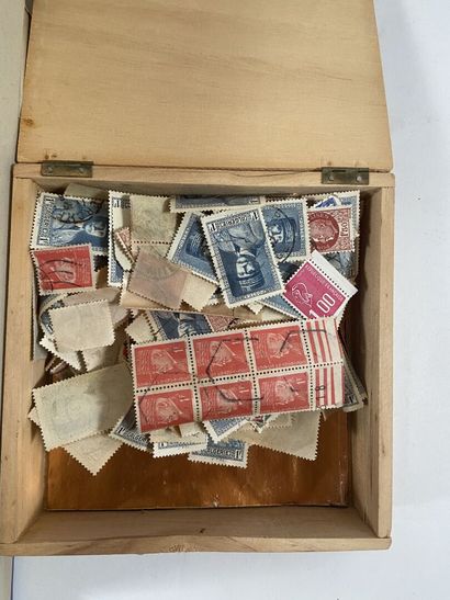 Monde : Timbres de France SM et Moderne dont...