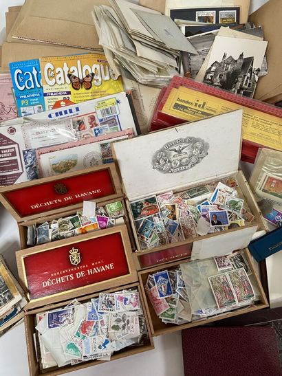 Vrac : Important vrac de timbres comprenant...