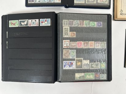 Vrac : Timbres du Monde obl. . 4 Albums....