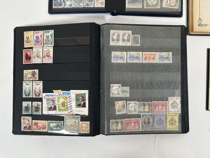 Vrac : Timbres du Monde obl. . 4 Albums....