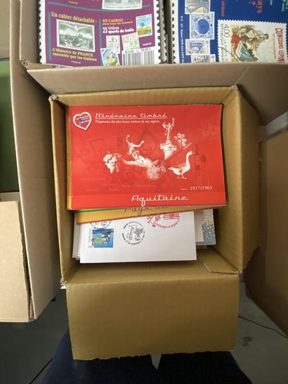 Matériels + Bibliothèque : 2 Cartons avec...