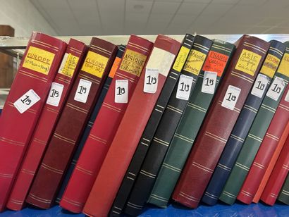 Monde : Timbres du Monde en majorité oblitérés...