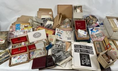 Vrac : Important vrac de timbres comprenant...