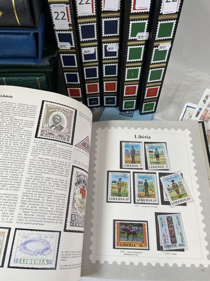 Vrac : Important lot de timbres de France...