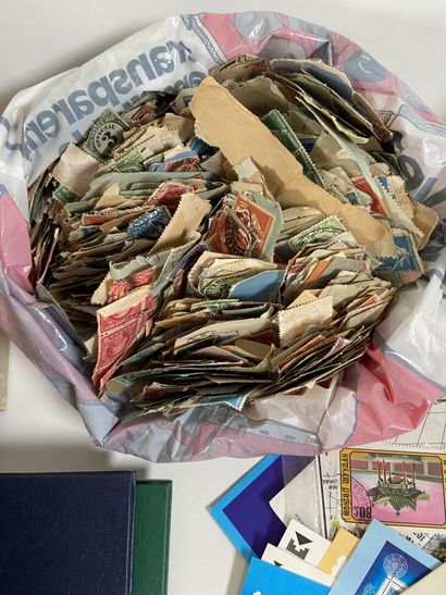 Vrac : Important vrac de timbres comprenant...