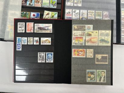 Monde : Timbres du monde en vrac obl. Dans...