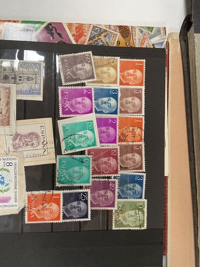 Vrac : Timbres du Monde oblitérés et rangés...