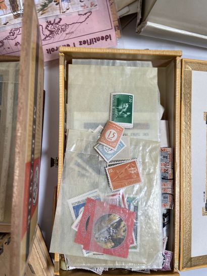 Vrac : Important vrac de timbres comprenant...