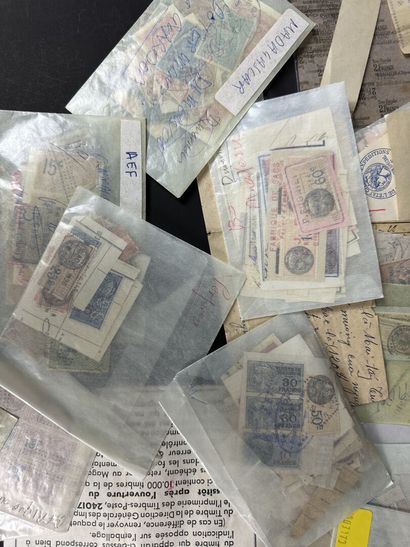 Fiscaux - Divers : Une boite remplie de timbre...