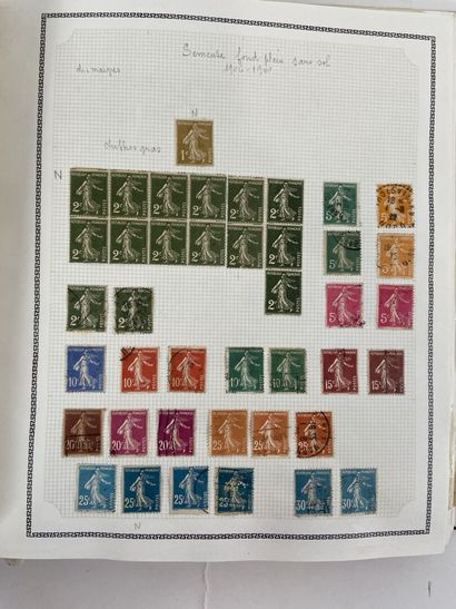 Timbres + Cartes : Deux albums de timbres...