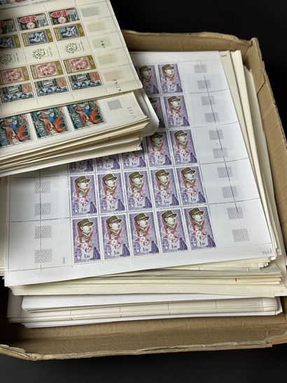 Faciale : Ensemble de timbres à petite valeur...