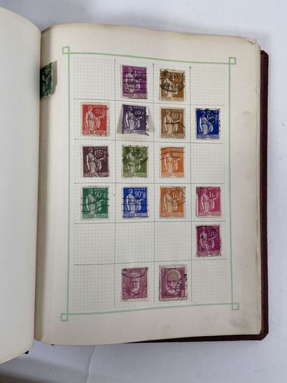 Timbres + Cartes : Deux albums de timbres...