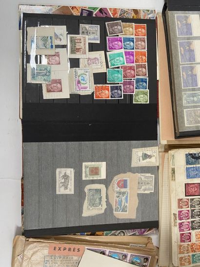 Vrac : Timbres du Monde oblitérés et rangés...