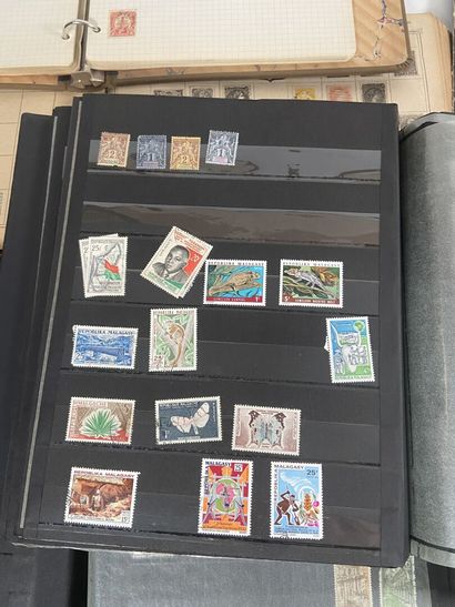 Monde : Timbres du Monde dont France Classique,...
