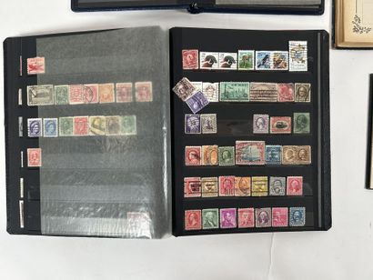 Vrac : Timbres du Monde obl. . 4 Albums....