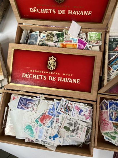 Vrac : Important vrac de timbres comprenant...