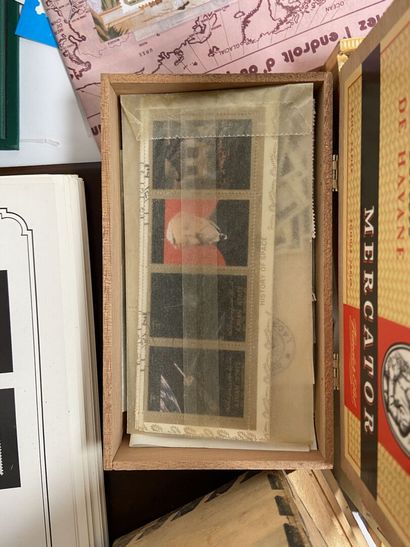 Vrac : Important vrac de timbres comprenant...