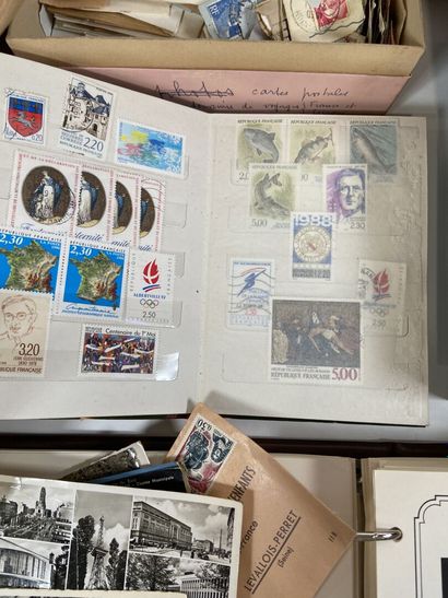 Vrac : Important vrac de timbres comprenant...