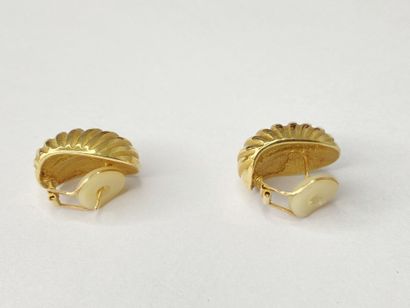 Paire de clips d'oreilles ciselés AC 6,13...